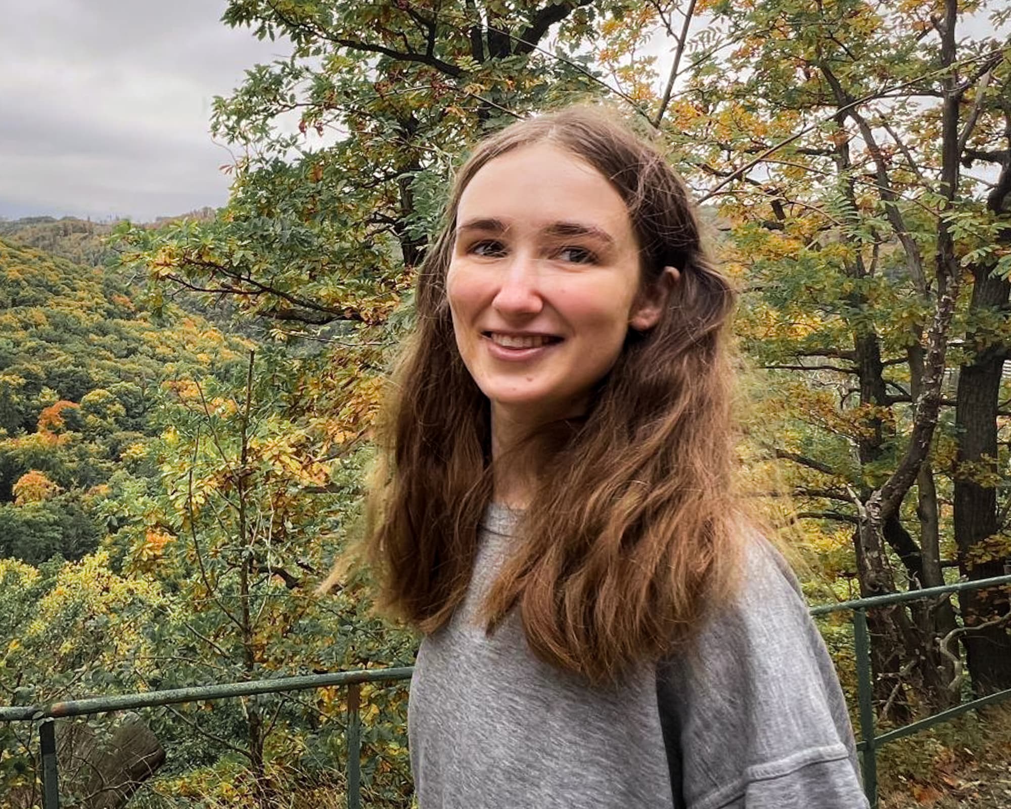 Porträtfoto von der Werkstudentin Rechnungswesen & Controlling Wilma Wanda Wächter der WERTGARANTIE Group.