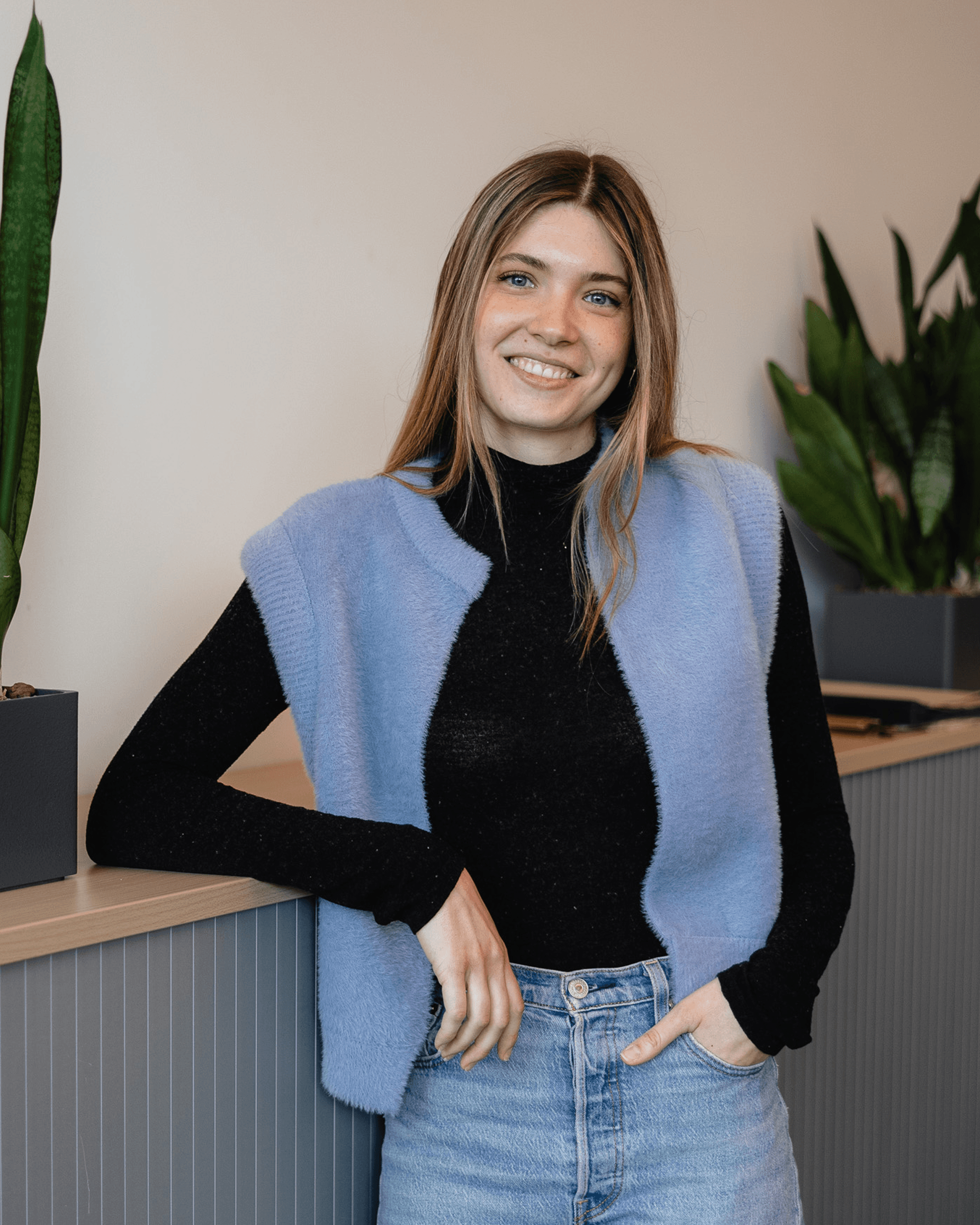 Porträtfoto von Digital Projektmanagerin Anna Goufas der WERTGARANTIE Group.